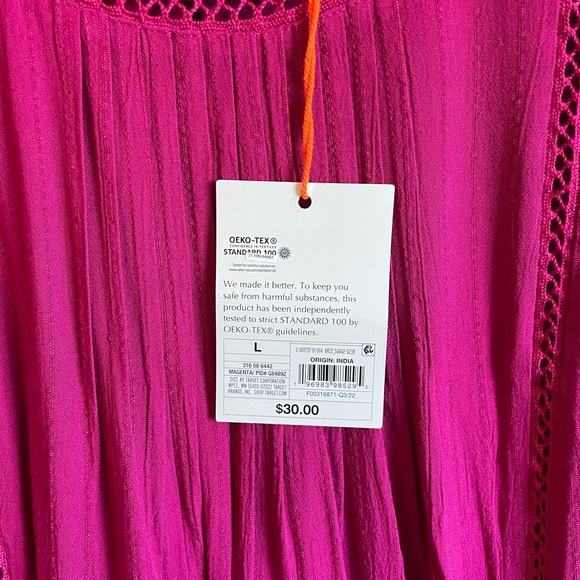 Bright pink top with pretty details - Picture 3 of 3